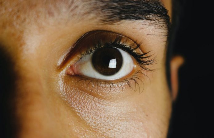 How cataract affects eye lens